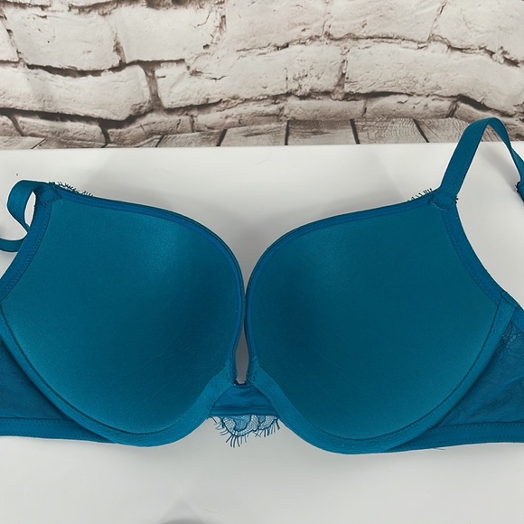 VS “Very Sexy Push Up”, Size 34D - Picture 5 of 6